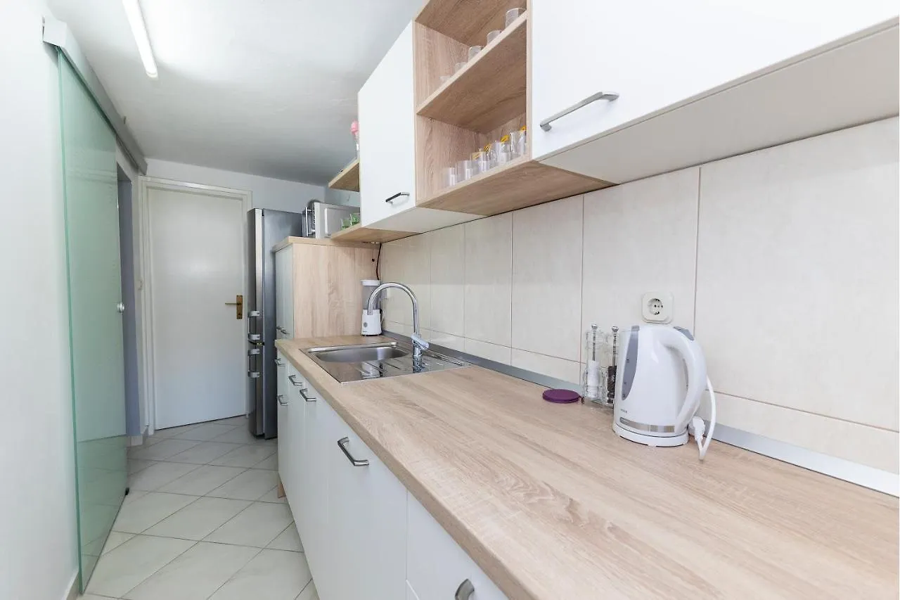 Happy Home Apartment Zadar 0*,